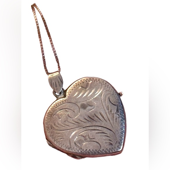 Vintage large sterling Silver 925 etched flat Heart Locket Necklace - Picture 2 of 5